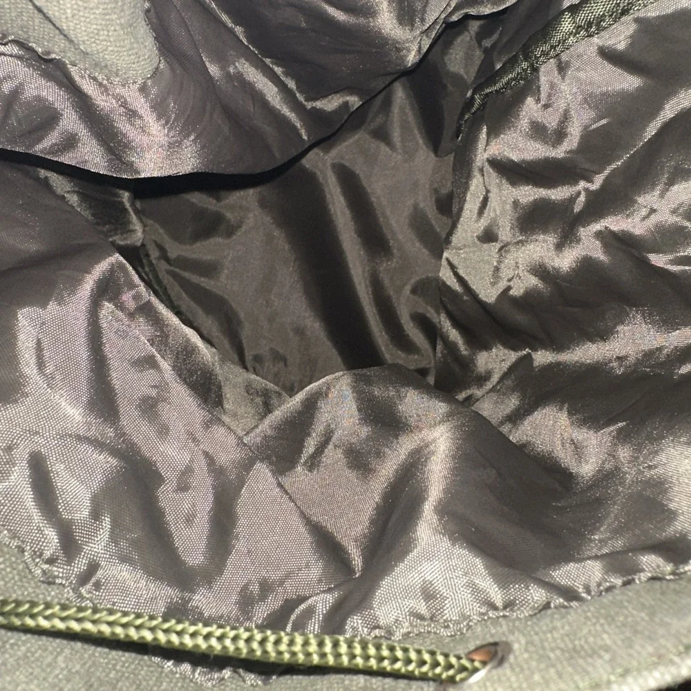 Vintage Guess Army Green Canvas Travel/Weekend Shoulder Duffel Bag (L)